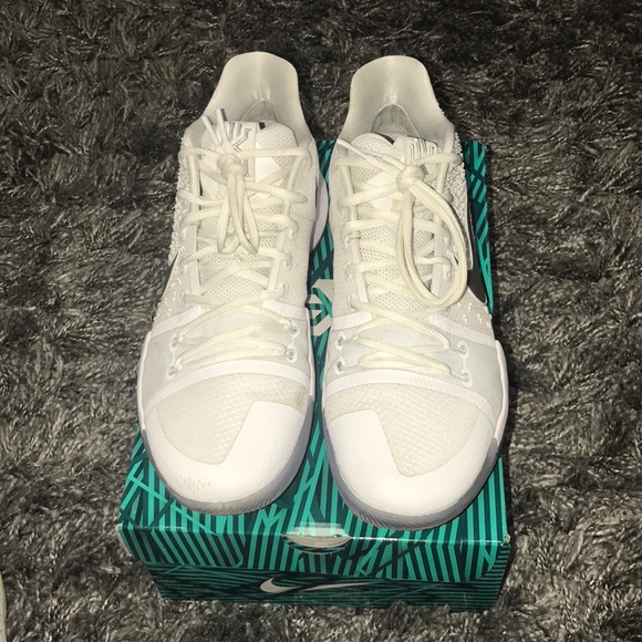 kyrie 3 white chrome mens